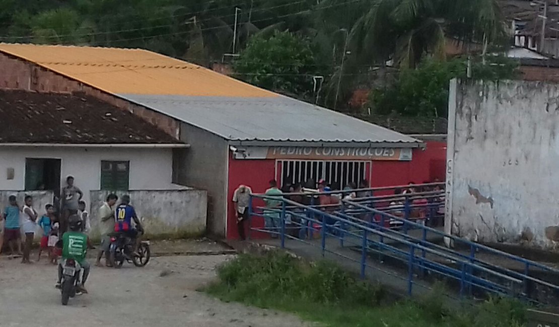 Homem é morto a tiros em depósito de bebidas, no município de Rio Largo