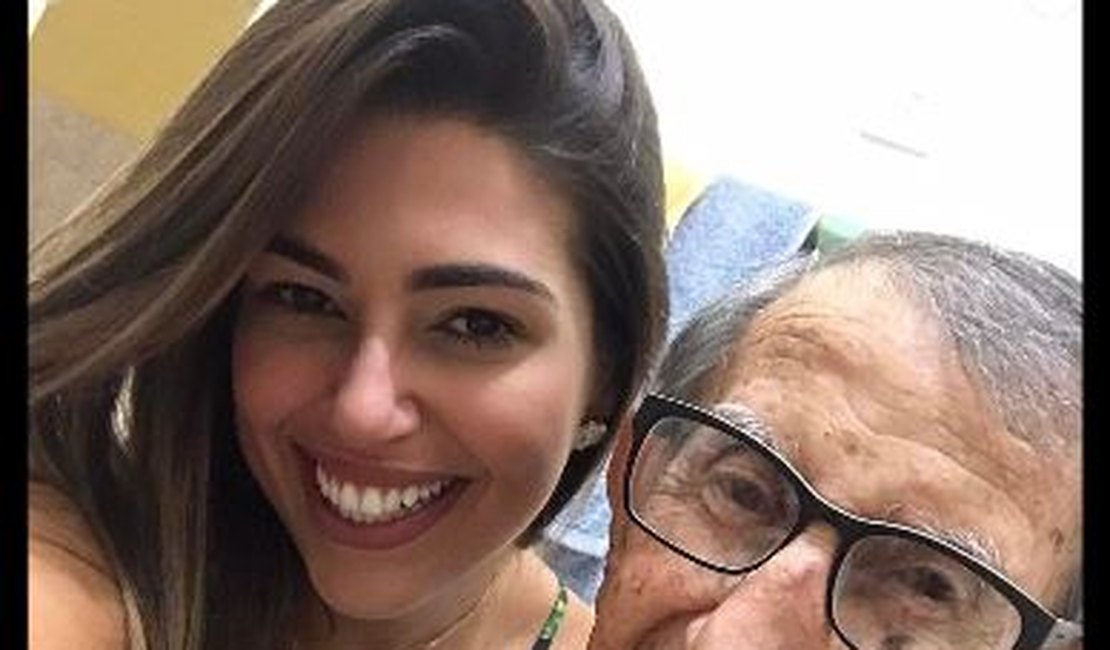 Ex-BBB Vivian lamenta morte do avô de 98 anos: 'Impossível explicar a dor'
