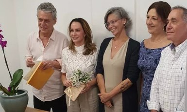 Chico Buarque e Carol Proner se casam no Rio de Janeiro