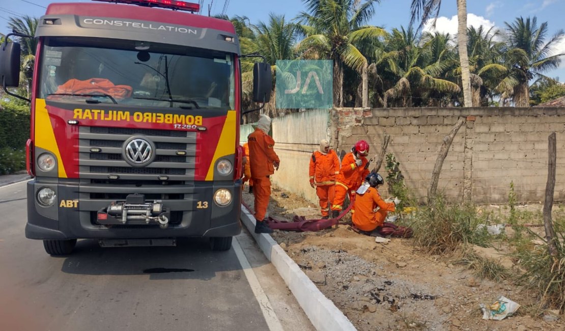 Fumaça toma conta de bairro de Arapiraca após incêndio terreno de ecoponto