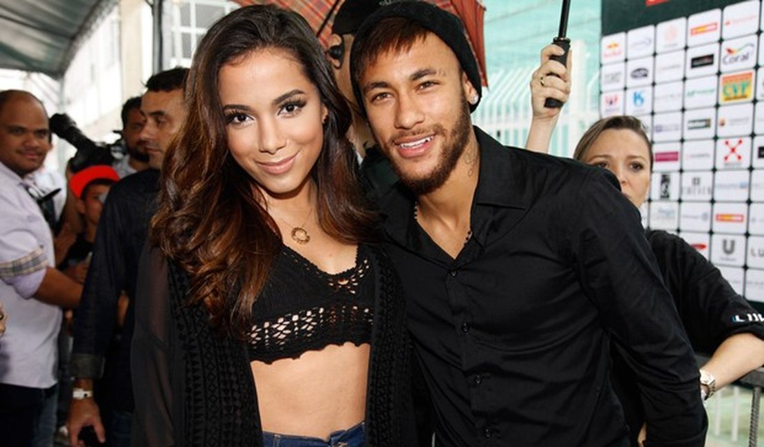 Anitta vai à festa de Neymar sem namorado no Rio de Janeiro