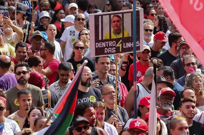 Protestos contra a PEC da Blindagem reúnem manifestantes em várias capitais do país
