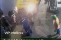 Vídeo mostra momento em que policiais do 3º BPM salvam bebê engasgada em posto de combustíveis em Arapiraca