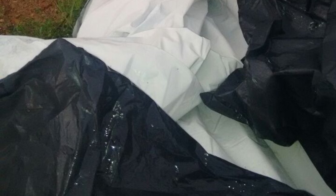 Cadáver é encontrado enrolado em lona, em Arapiraca