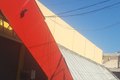 Forte ventania destrói parte da fachada do supermercado, em Palmeira dos Índios
