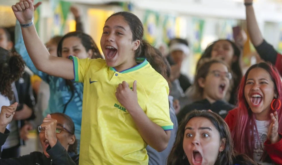 Comissão aprova meia-entrada para mulheres em jogos de futebol