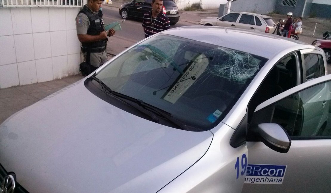 Condutor desatento causa acidente no bairro Brasília em Arapiraca