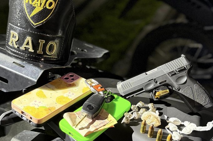 Quase 9 quilos de maconha e pistola de uso restrito são apreendidos em ações de motopatrulhamento em Maceió