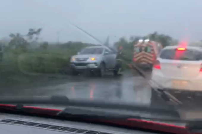 Capotamento de carro deixa jovem inconsciente e com fratura na AL-115, em Lagoa da Canoa