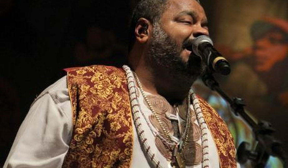Arlindo Cruz responde a estímulos e é transferido para unidade semi-intensiva