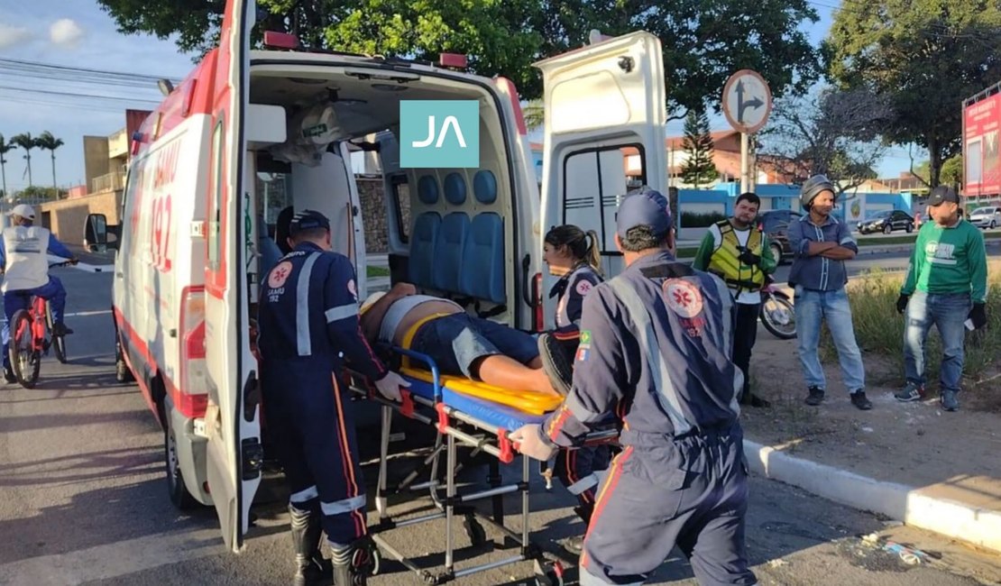 Motociclista fica ferido após bater em carro durante tentativa de ultrapassagem, em Arapiraca