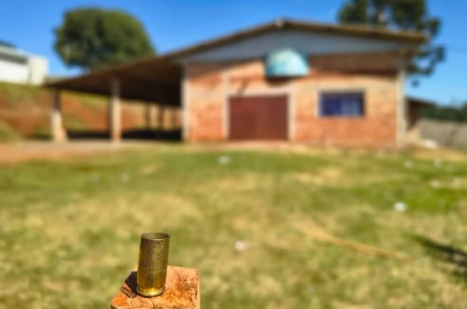 Confusão em festa de igreja termina com dois mortos e um ferido após idoso atirar contra o próprio cunhado, no Paraná
