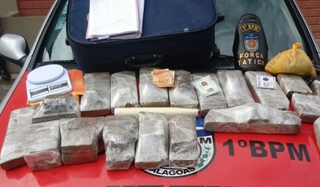 PM prende mulher e apreende 19 kg de maconha, em AL