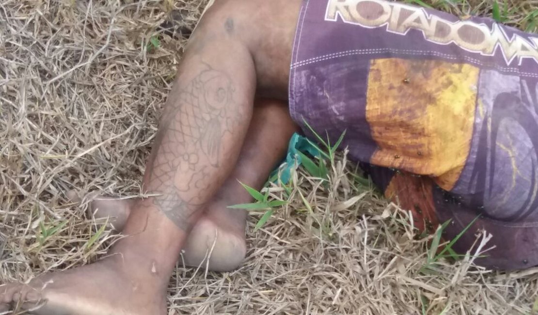 Populares encontram cadáver em terreno de Teotônio Vilela