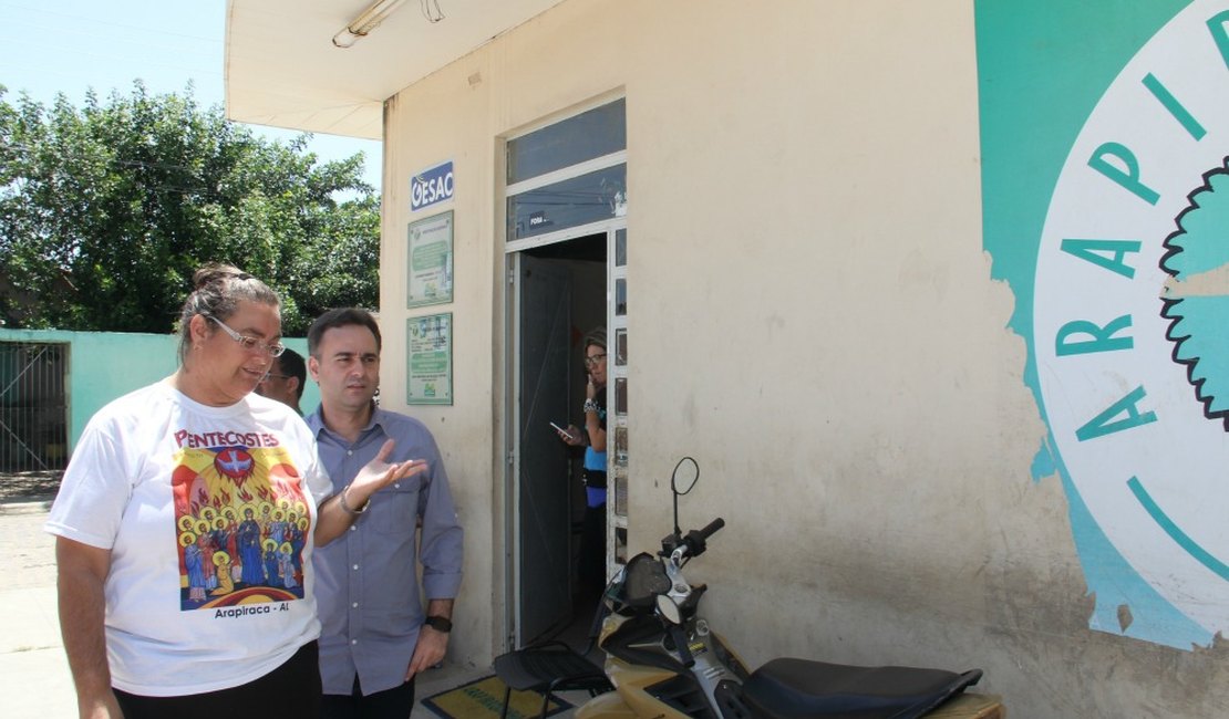 Prefeito de Arapiraca acompanha reforma e ampliação de 12 escolas