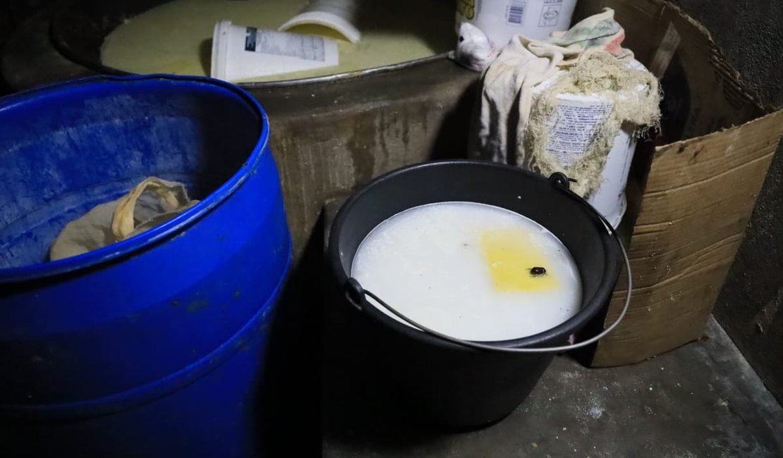 Betoneira enferrujada era usada em laticínio insalubre na zona rural de Girau do Ponciano