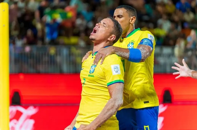 Copa do Mundo de beach soccer: Brasil goleia Omã por 11 a 1