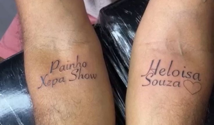 Eleitores fazem tatuagens com nomes de pré-candidata e ex-prefeito, em Olho D'Água do Casado