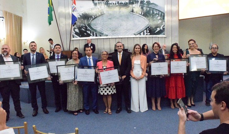 Assembleia homenageia autoridades com a comenda Fátima Pirauá