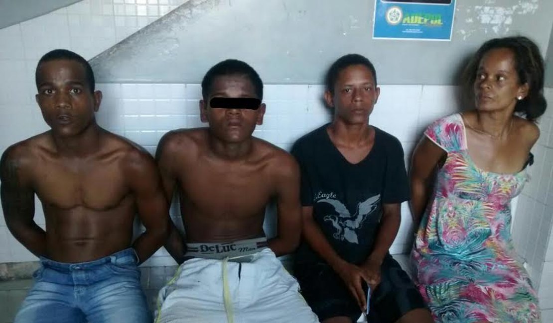 Operação prende quatro pessoas e apreende armas e drogas em Penedo
