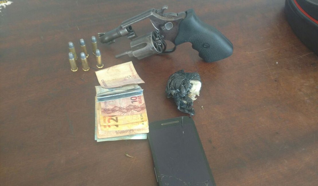 Suspeito é preso com arma de fogo e drogas em Arapiraca