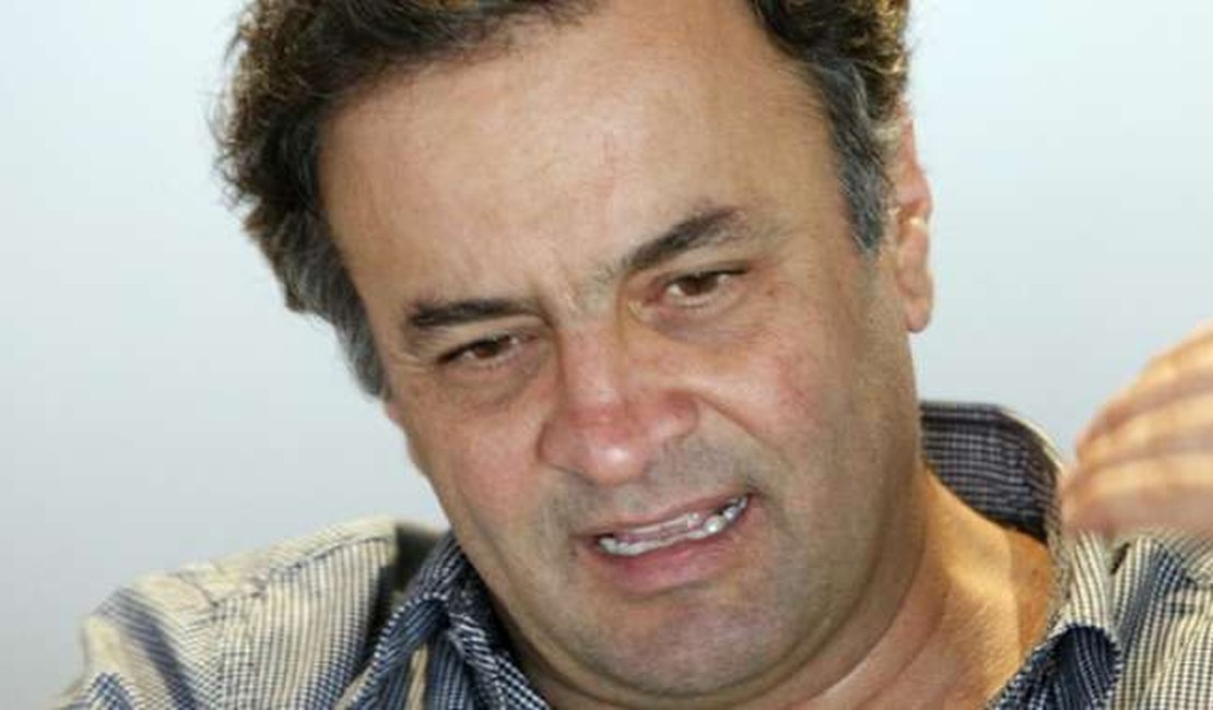 Aécio se confunde e diz que PSDB o reelegeu ''presidente da República''