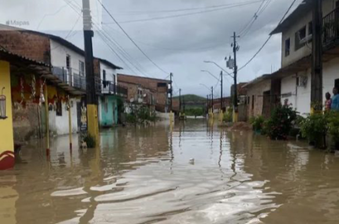 Capital alagoana registra maior volume de chuva do país e Inmet alerta para risco de novos temporais