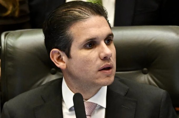 Motta é cobrado por Nikolas e diz que anistia não vai passar à força na Câmara
