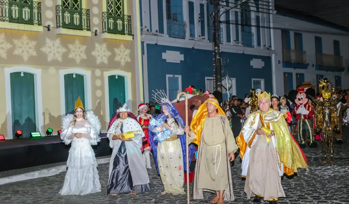 Prefeito Ronaldo Lopes abre programação do Penedo Luz 2024