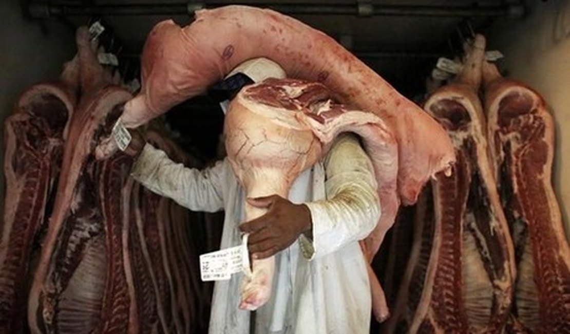 Ministério da Agricultura interdita dois frigoríficos alvos da Carne Fraca