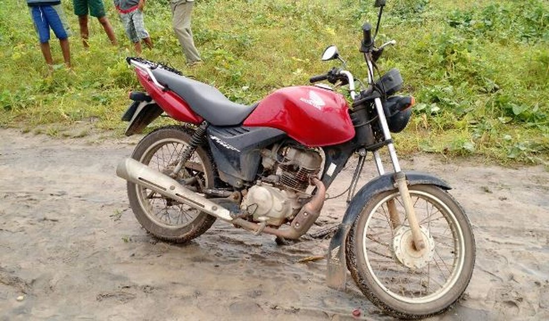 Polícia Civil recupera moto roubada de vigilante da UE do Agreste