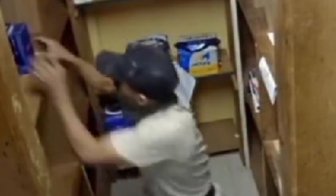 Polícia Civil divulga imagens de suspeito de quebrar parede e furtar eletrônicos em supermercado de Maceió