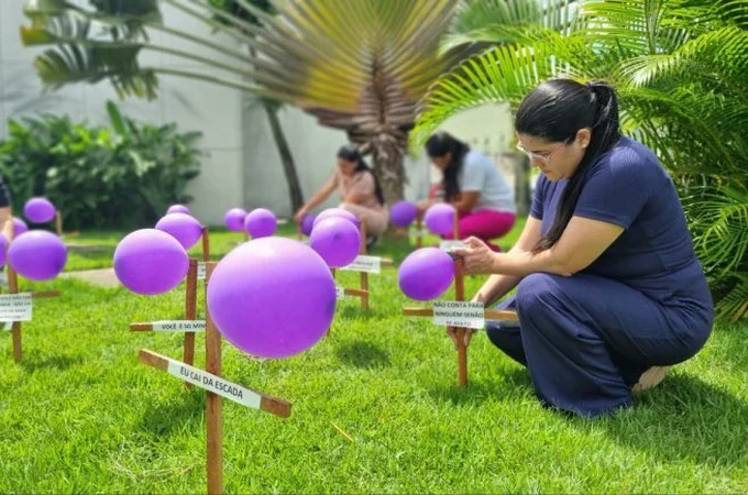 Área Lilás do Hospital de Emergência do Agreste transforma jardim em painel de conscientização sobre violência contra a mulher