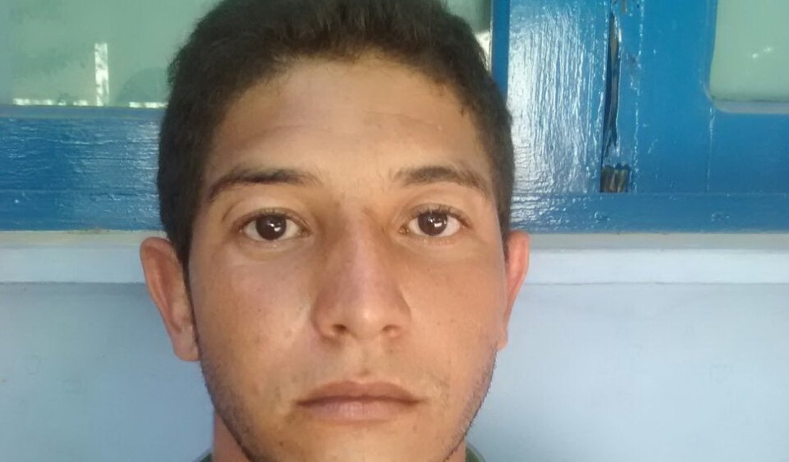 Força Tática apreende dois menores e prende dois jovens com drogas em Arapiraca