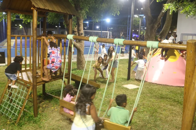 Luciano Barbosa entrega nova praça e Arapiraquinha no Jardim Esperança