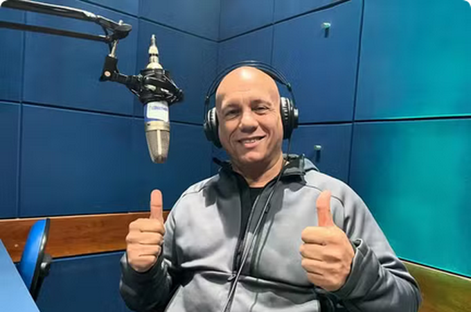 Morre o músico Anísio Mello Júnior, cantor das aberturas de 'Dragon Ball', aos 60 anos