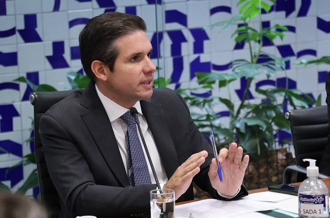 Hugo Motta e líderes decidem não pautar urgência da anistia