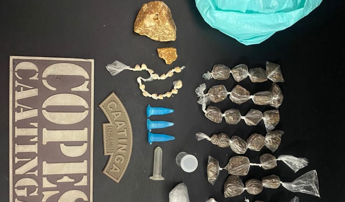 Adolescente é flagrado com drogas em bolsa durante ação policial em Piranhas