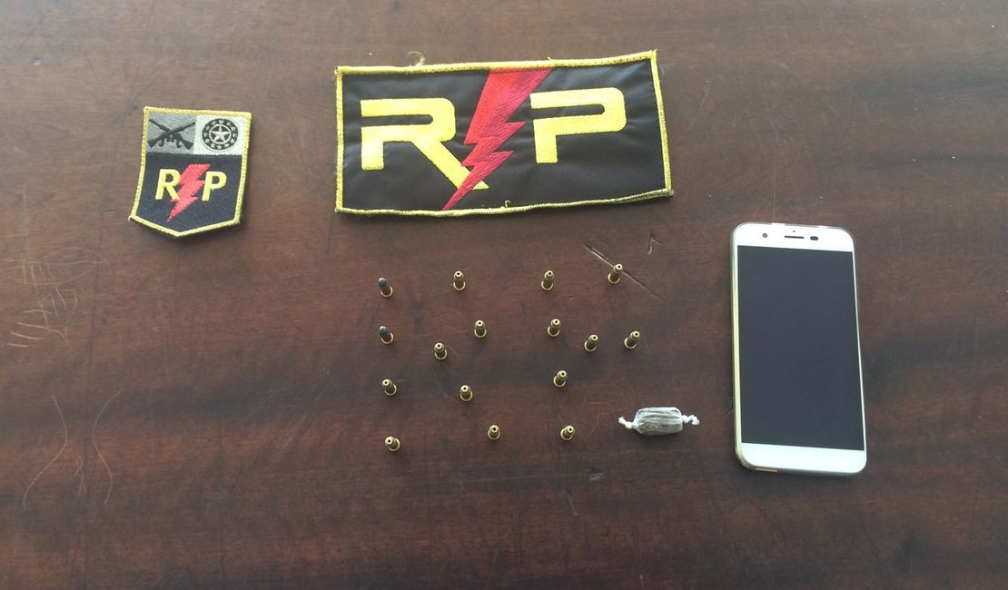 Rádio Patrulha prende jovem com maconha e munições no Manoel Teles, em Arapiraca