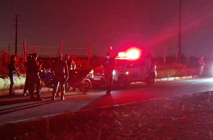 Duas pessoas ficam em estado grave e outra sofre ferimentos leves em colisão entre motos em Arapiraca