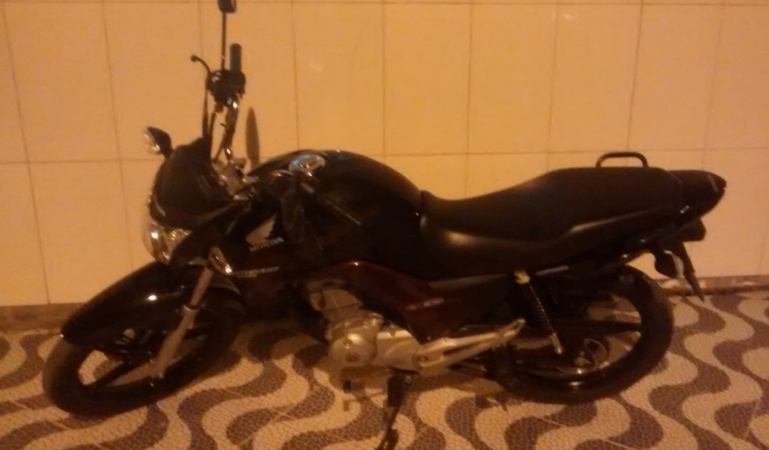 Pelopes do 3º BPM recupera moto roubada no bairro Cavaco