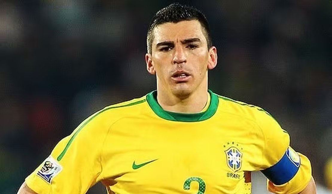 Ex-zagueiro e capitão da seleção brasileira, Lúcio é internado em Brasília após sofrer queimaduras
