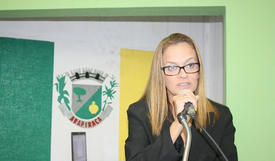 Vereadora cobra prestação de contas da Prefeitura sobre investimentos em ONGs