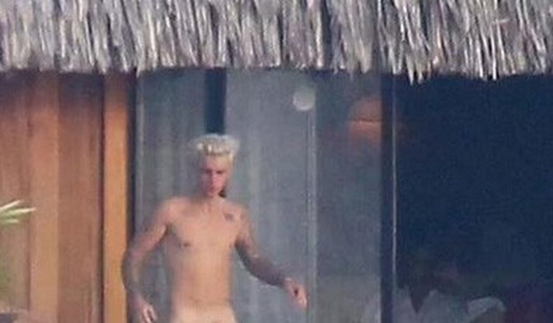 Justin Bieber é clicado sem roupa por paparazzi na Polinésia