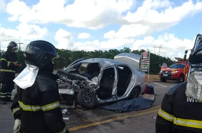 Uma pessoa morre e duas ficam feridas após grave acidente na BR-316, no interior de Alagoas