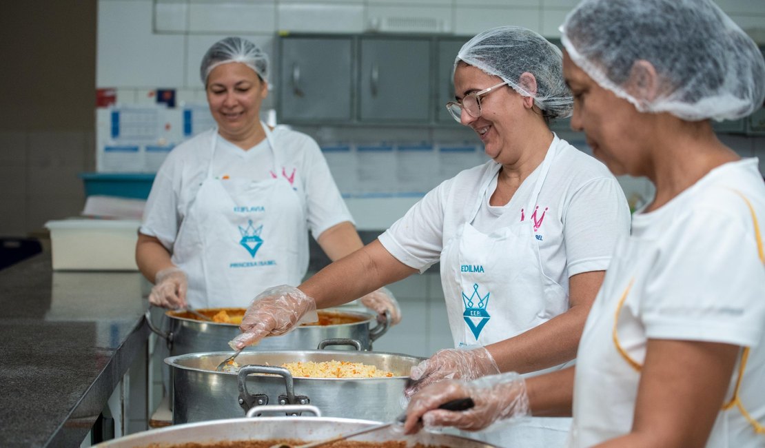Seduc realiza formação com manipuladores de alimentos