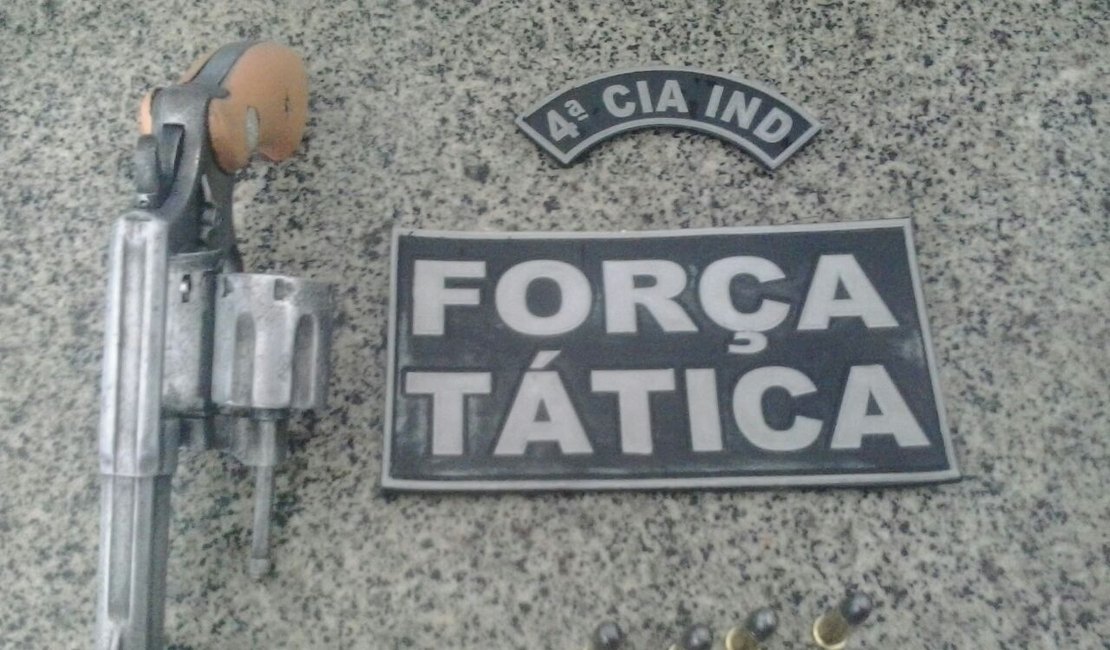 Patrulhamento da Força Tática resulta em prisão em flagrante por porte ilegal de arma