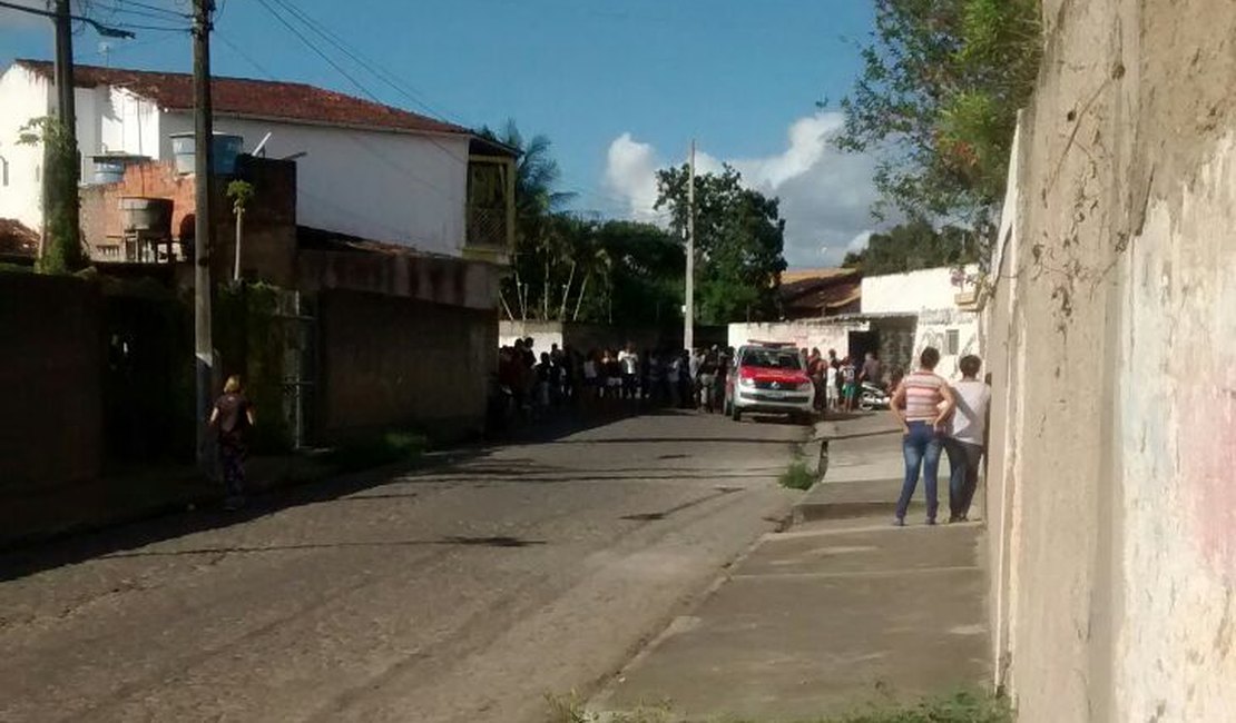 Jovem reage a assalto e leva tiro no pescoço em Arapiraca