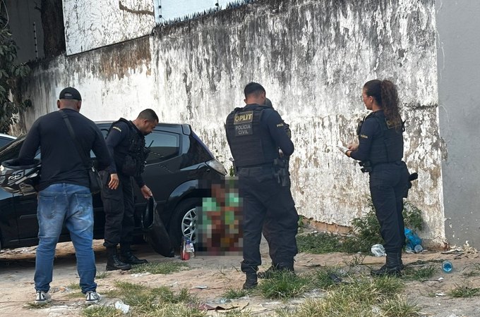 Mulher envolvida com o tráfico é presa em flagrante por furto em farmácia na Ponta Verde