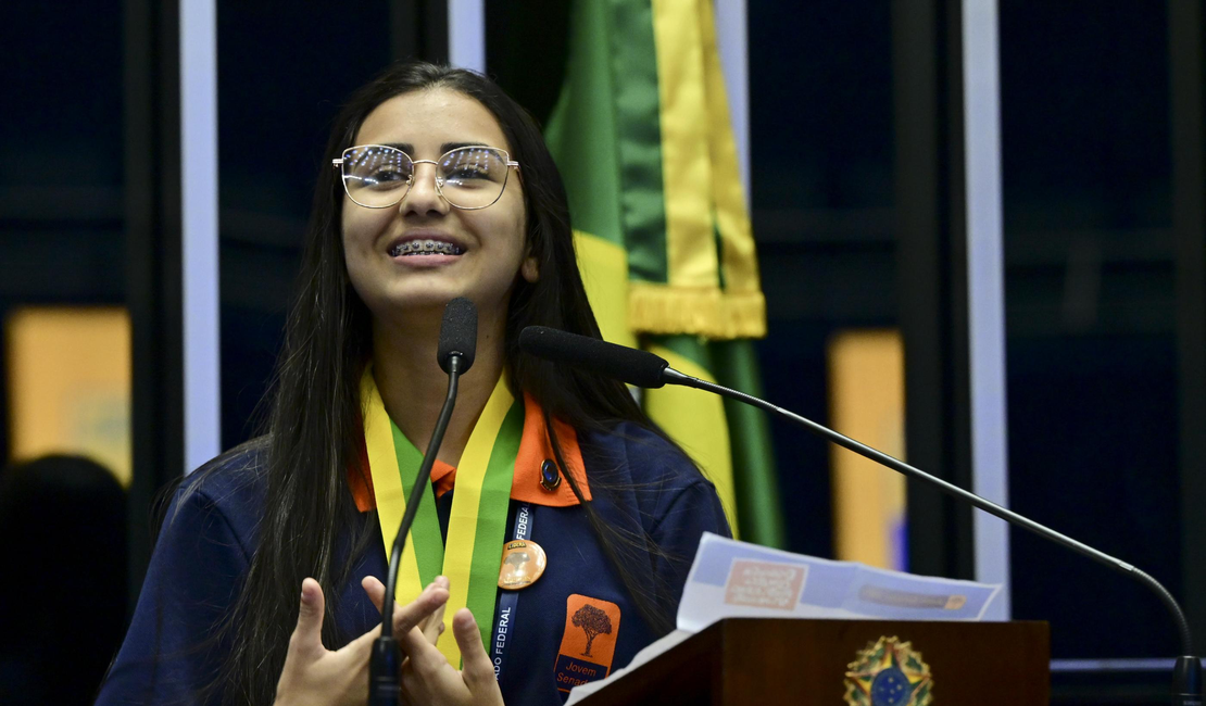 Estudante da Rede Estadual brilha como Jovem Senadora por Alagoas em Brasília